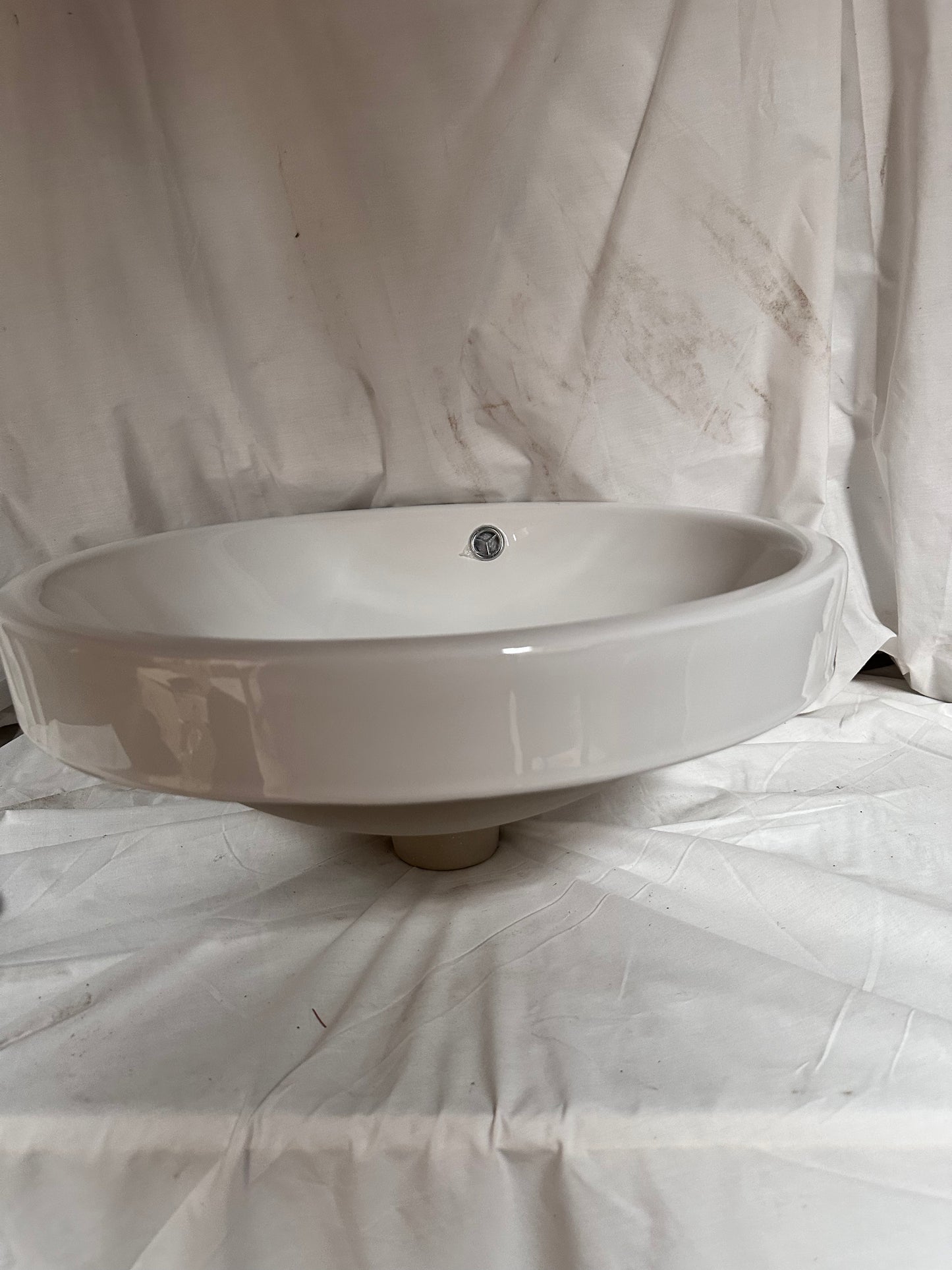 Ceramic basin