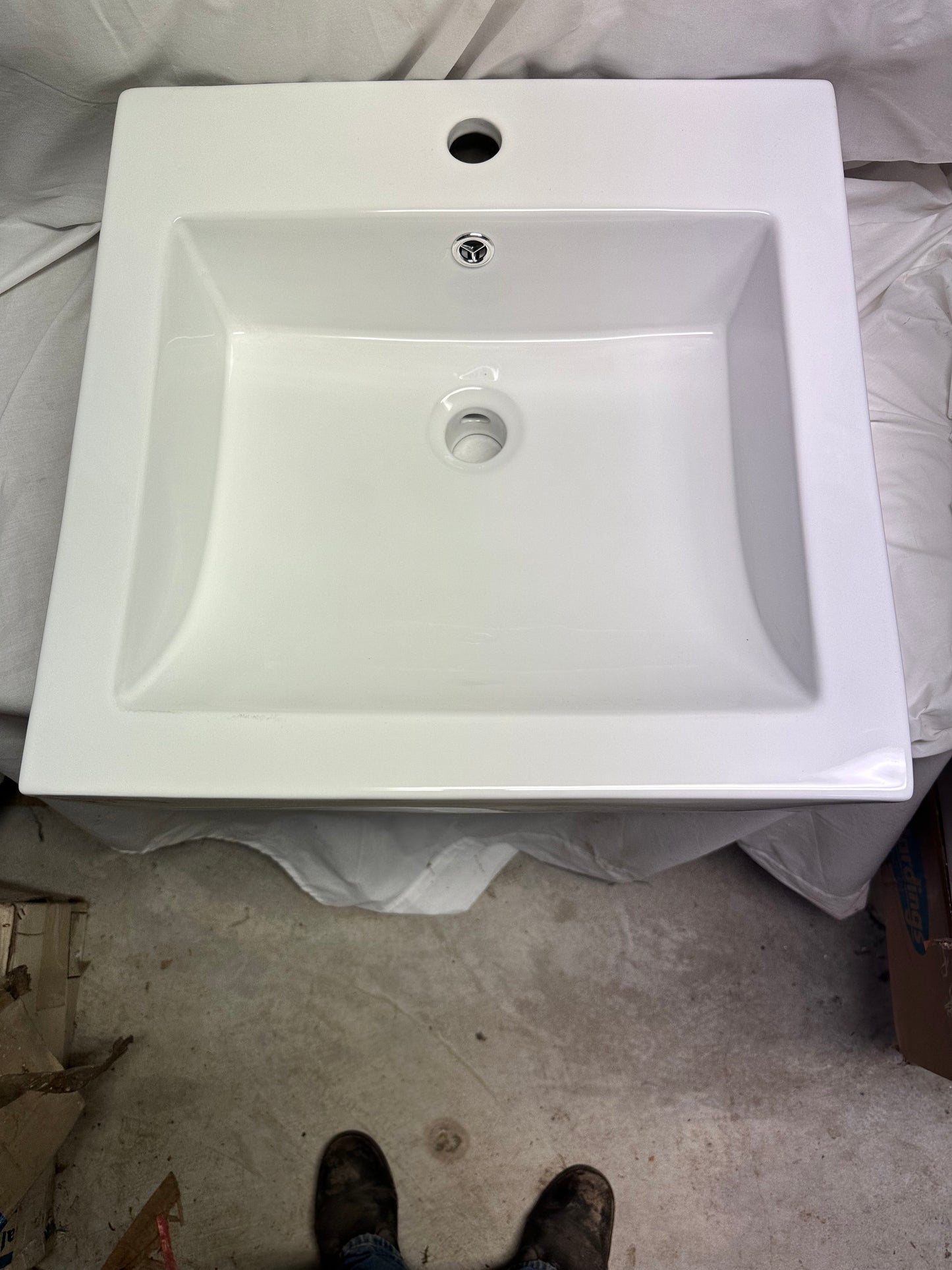 Ceramic basin semi recessed